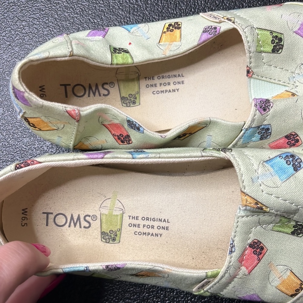 LIMITED edition Boba toms! Toms shoes, slip pjs, canvas W6.5 - Picture 3 of 3